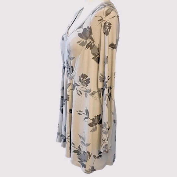 ISABEL Maternity gray floral waffle weave deep v neck tunic L, NWT - Picture 2 of 8